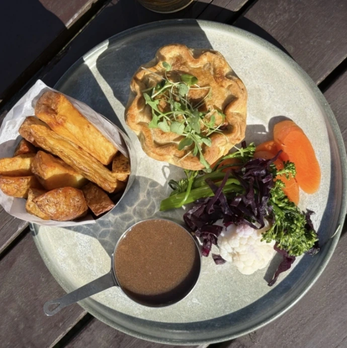Pie and chips on a bench outside